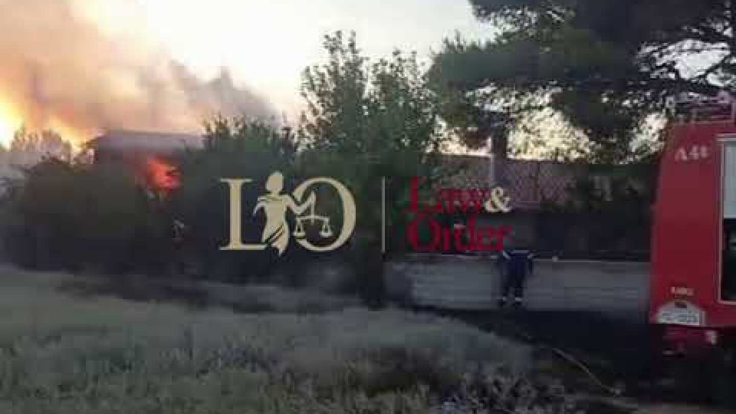 Κάηκαν σπίτια στην Ανάβυσο