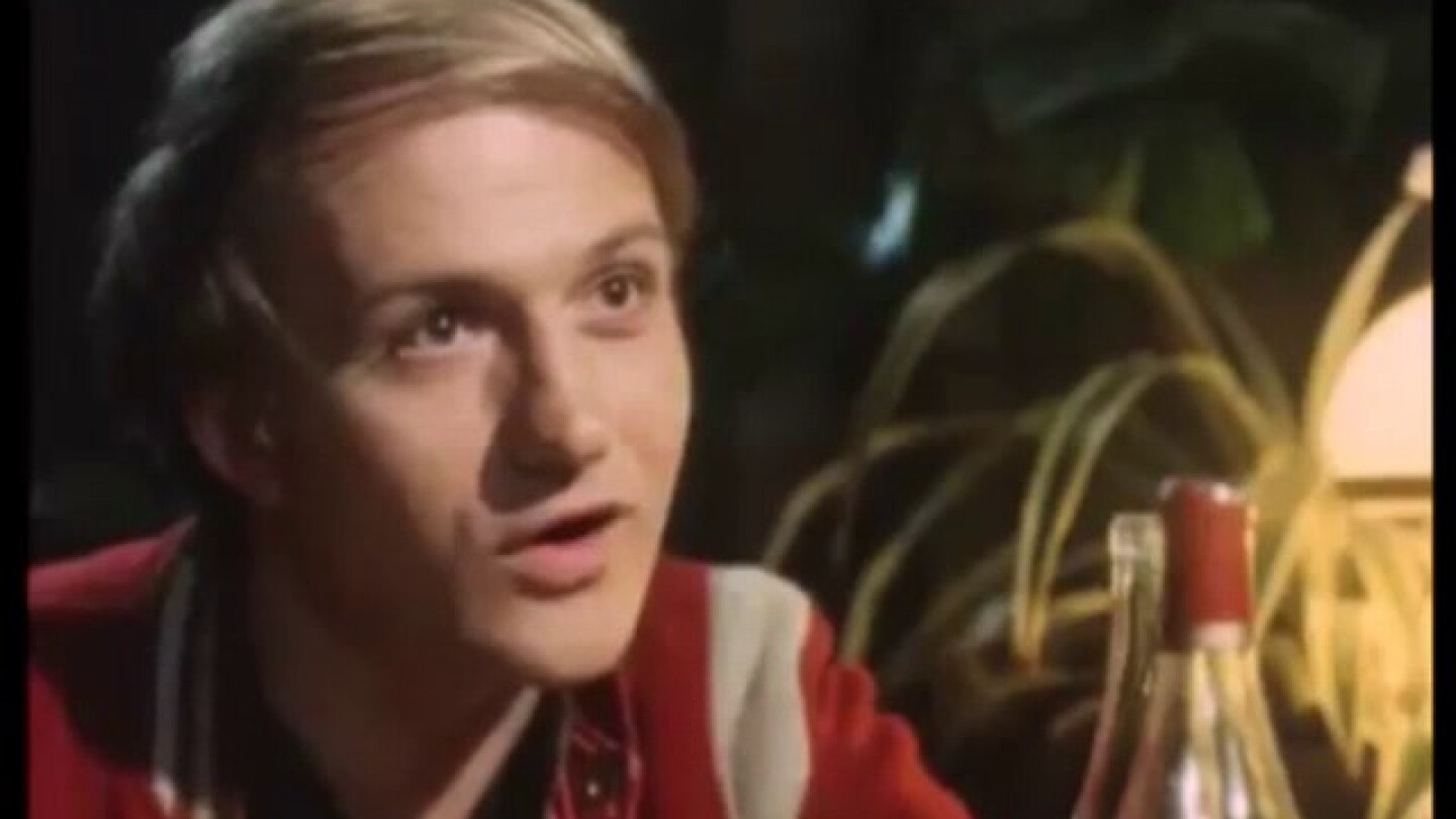 Τα κουρέλια τραγουδάνε ακόμα -Σ αυτή την πόλη είμαστε ξένοι