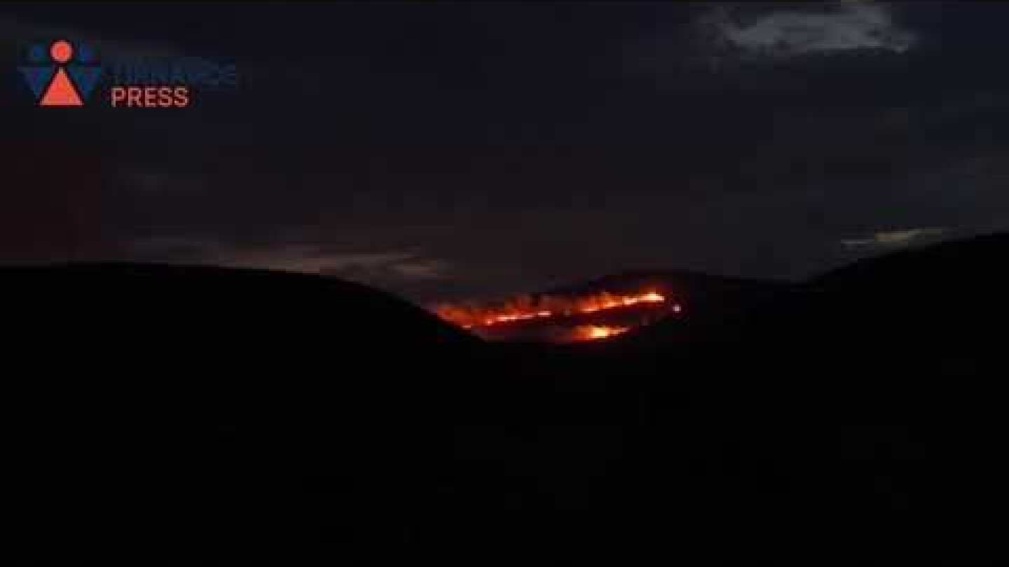 Μεγάλη φωτιά σε εξέλιξη σε δύσβατο σημείο στο Δαμάσι – Αποχώρησαν τα εναέρια μέσα