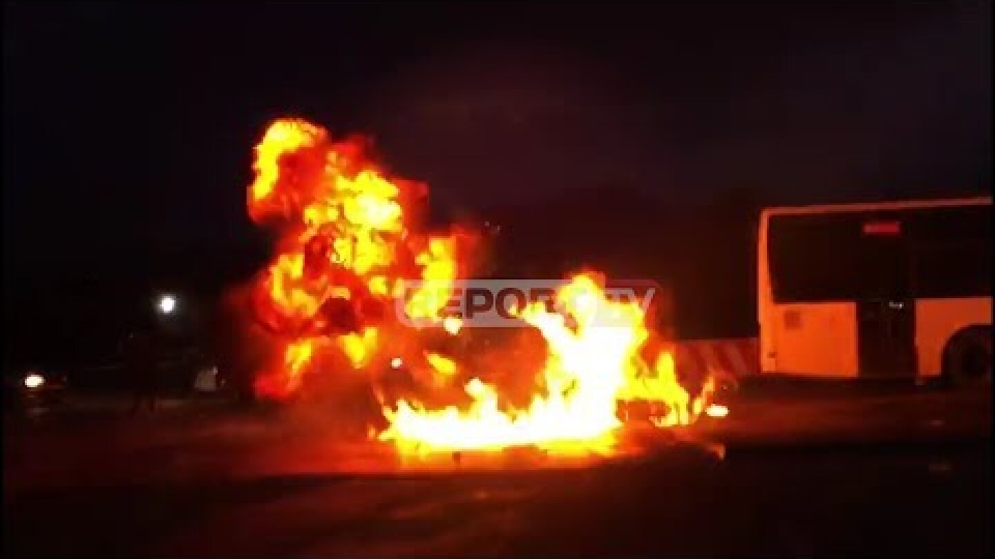 Report TV - Situatë lufte te 'Astiri', disa persona hedhin bomba molotov drejt policisë