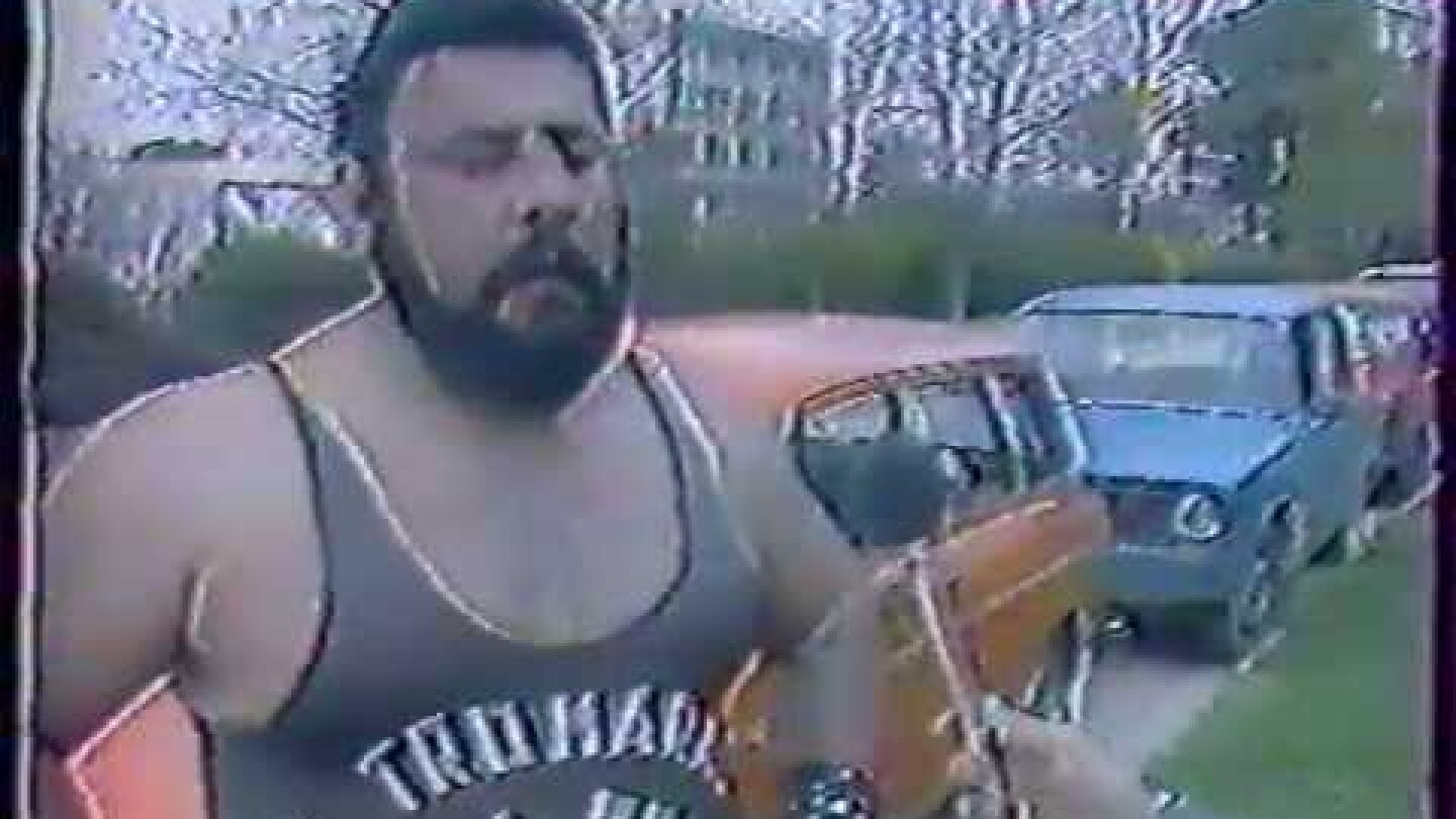 George Tromaras pulling 10 cars with teeth