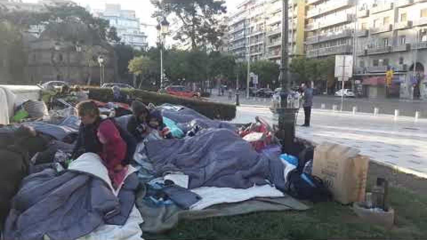 Πρόσφυγες στο Κέντρο της Θεσσαλονίκης-Voria.gr