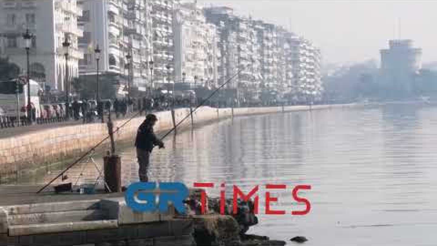 Χριστουγεννιάτικη βόλτα για τους Θεσσαλονικείς με ιδανικό καιρό