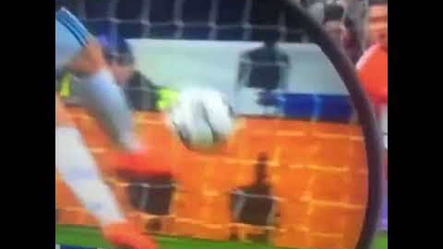 Cristiano Ronaldo penalty confuses viewers as ball mysteriously moves on spot/ Real Madrid 3-1 PSG/