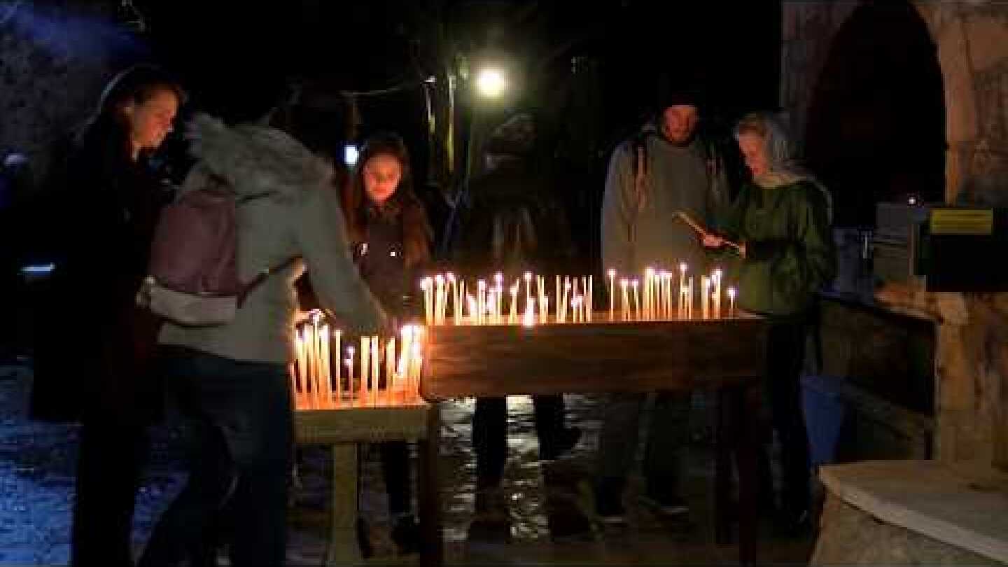 Η πιο κατανυκτική Θεία Λατρεία των Χριστουγέννων στο Σπήλαιο της Μαραθοκεφάλας