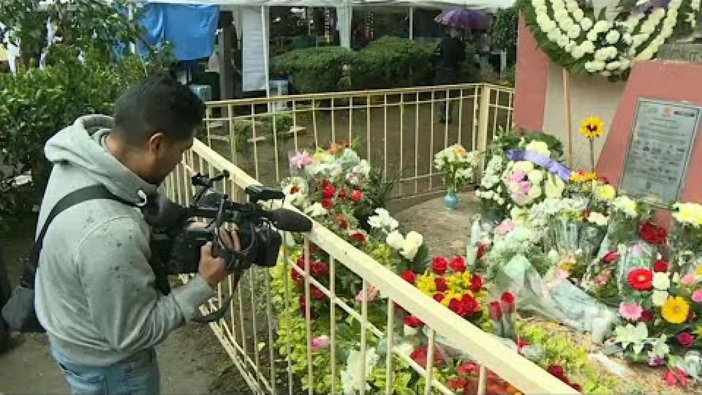 Mexicans pay tribute to late singer Jose Jose | AFP