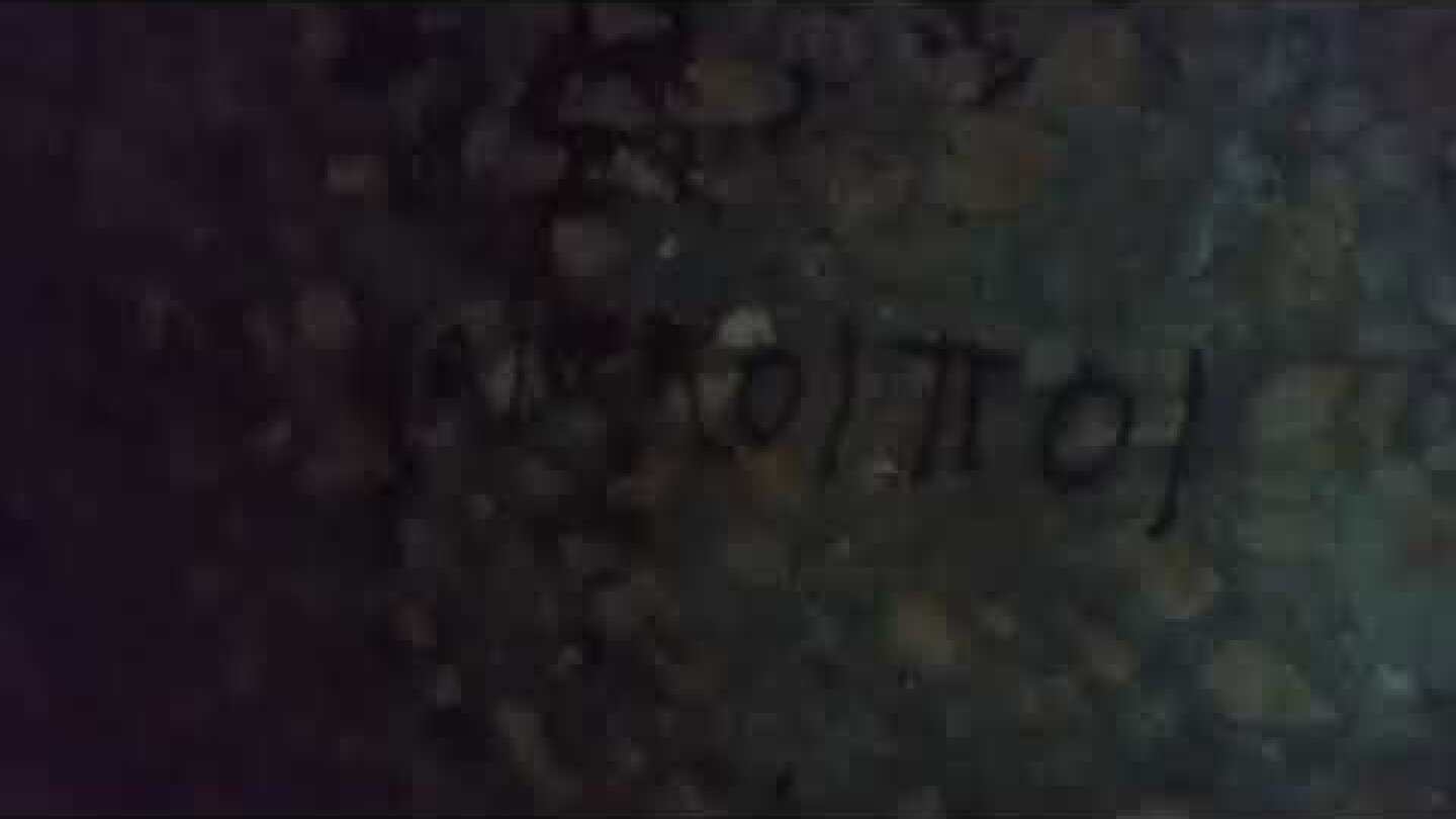 Ρουβίκωνας: Παρέμβαση στο σπίτι του Στέλιου Πέτσα στον Διόνυσο