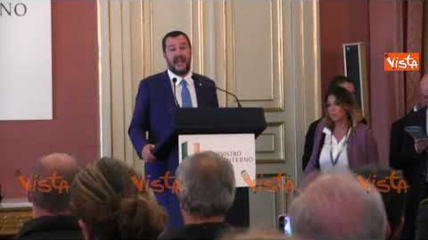 Salvini: "Juncker smetta di spargere sciocchezze sull'Italia o chiederemo i danni"