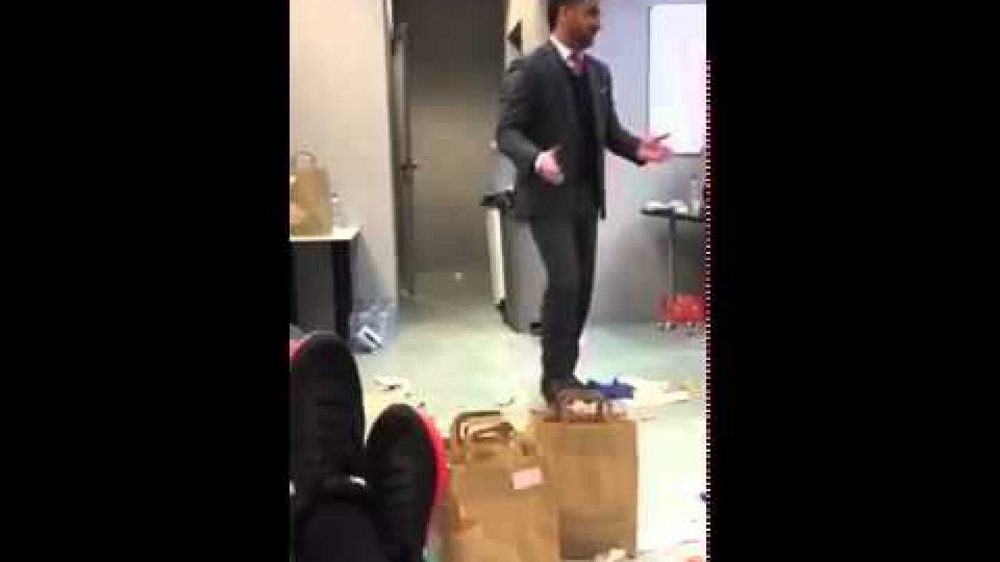 Ο Περέιρα χορεύει Ρέμο στα αποδυτήρια του Ολυμπιακού