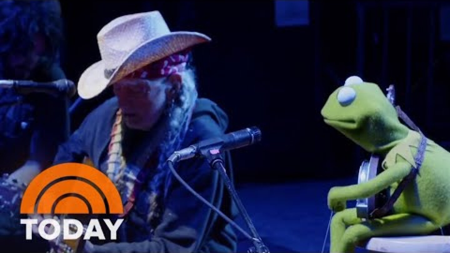 See Kermit sing ‘Rainbow Connection’ with Willie Nelson