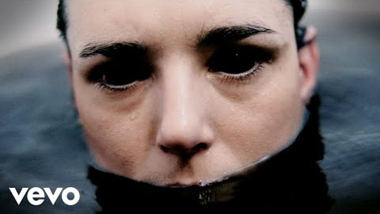 Jehnny Beth - Heroine (Official Video)