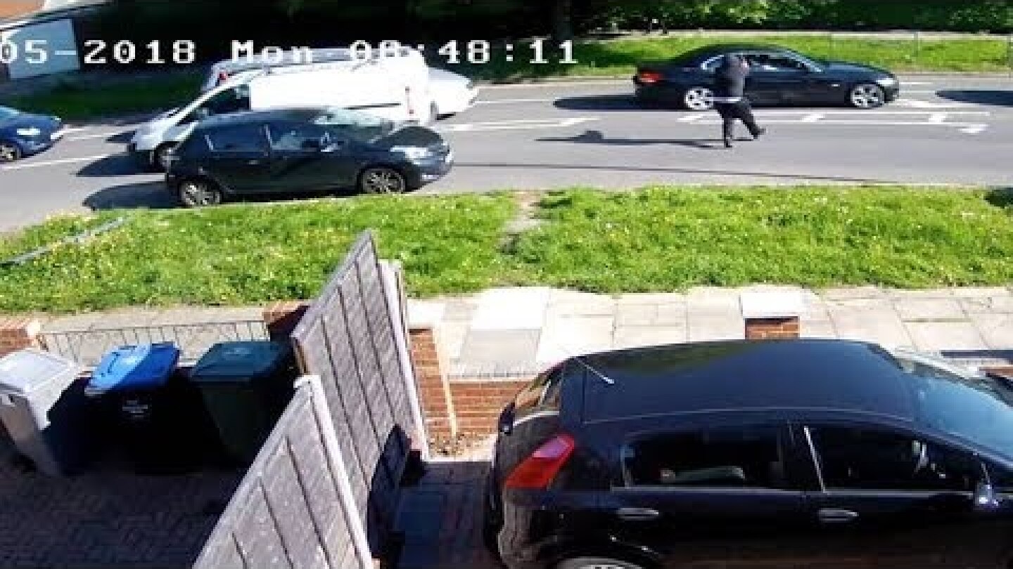 Police Hunt Gunman After Woman Is Shot At Three Times In London Traffic