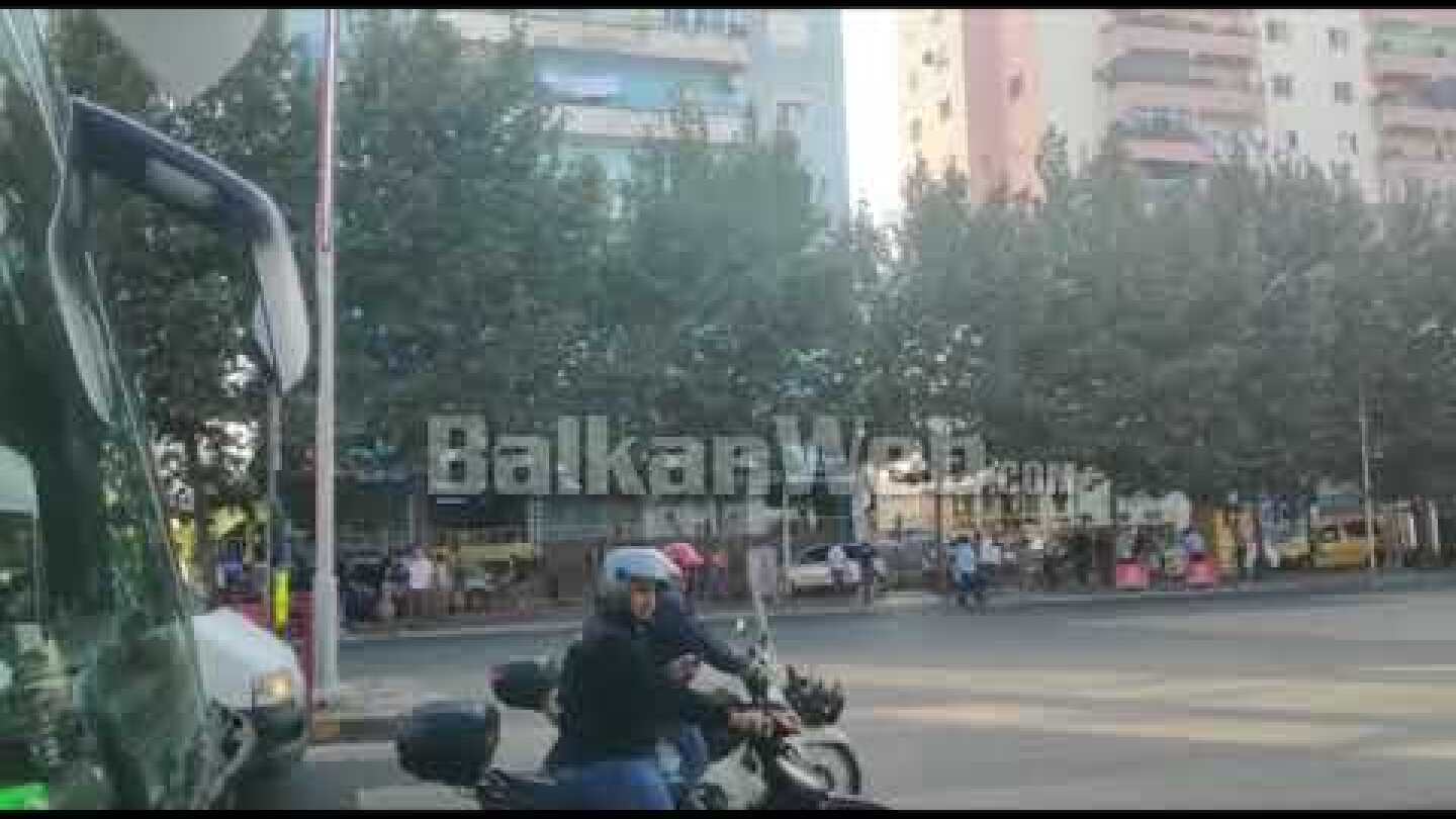 Panik në Tiranë nga tërmeti i fortë, njerëzit mbushin rrugët