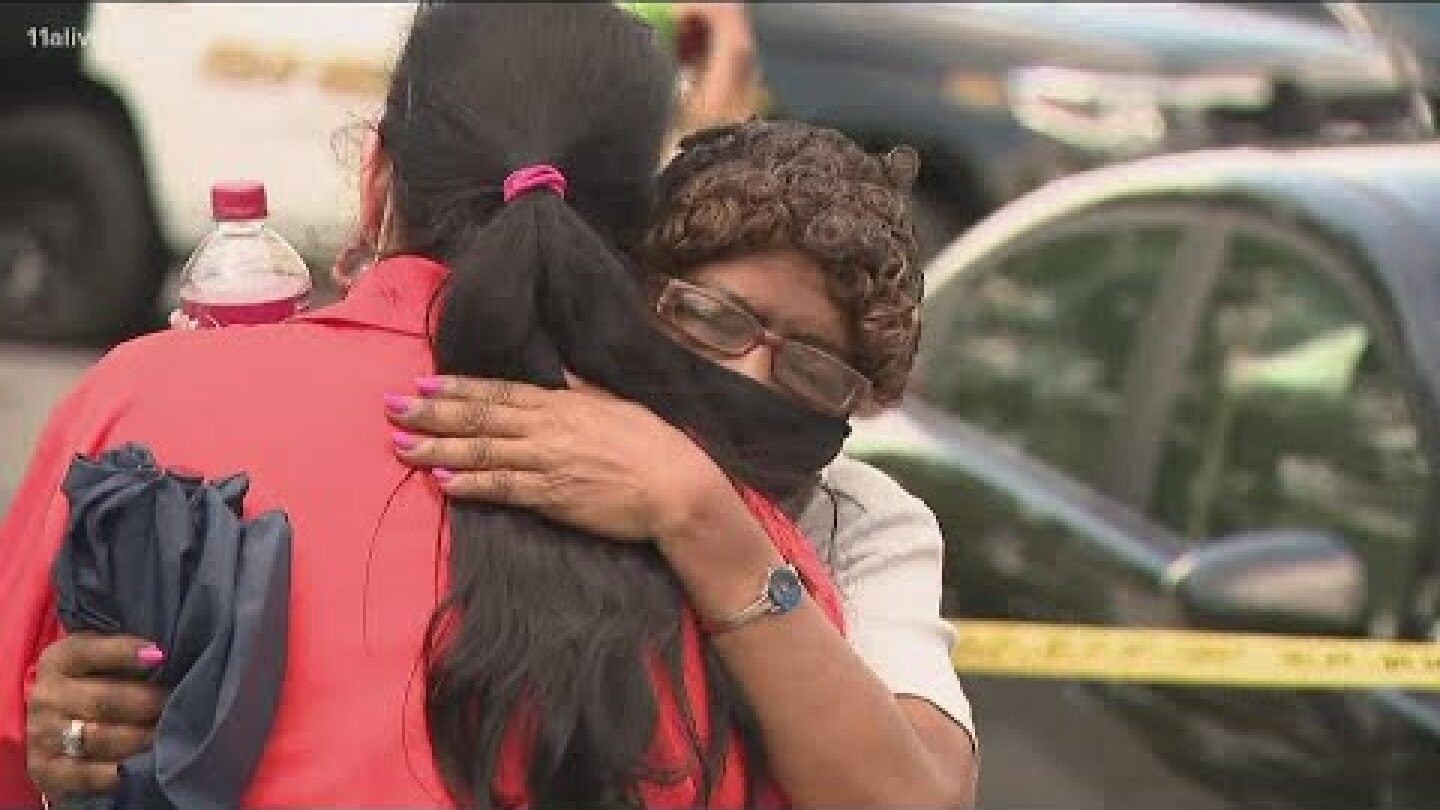 Store owner: Customer shoots, kills cashier who asked him to pull up his face mask