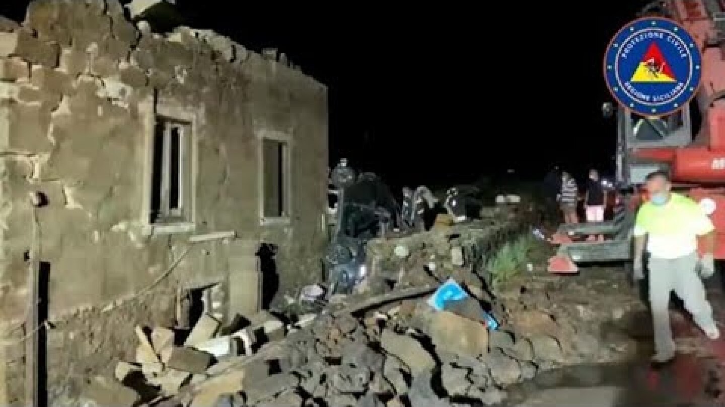 Tromba d’aria a Pantelleria, case sventrate e auto ribaltate: i soccorritori sul luogo della...