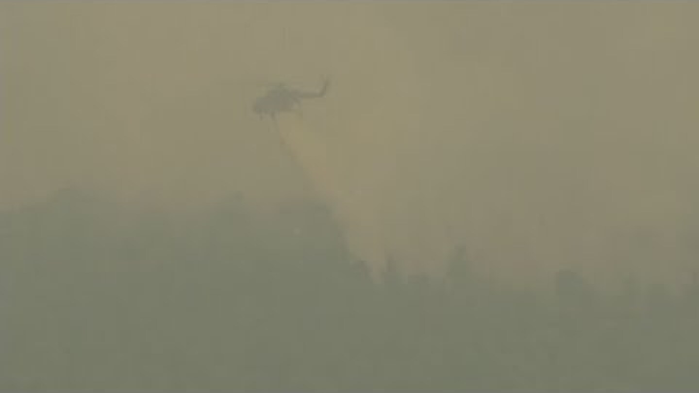 Βίλια: Στο όρος Πατέρας, προς το Πεδίο Βολής Μεγάρων, το μεγάλο μέτωπο της πυρκαγιάς