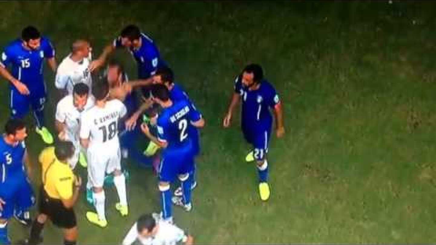 Luis Suarez bites Chiellini