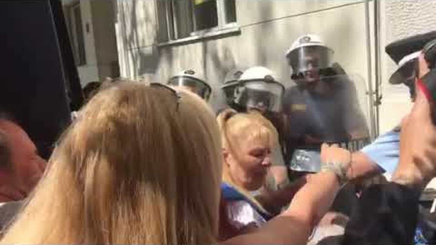 Καθαρίστρια του Δρομοκαΐτειου λιποθύμησε μπροστά στα ΜΑΤ