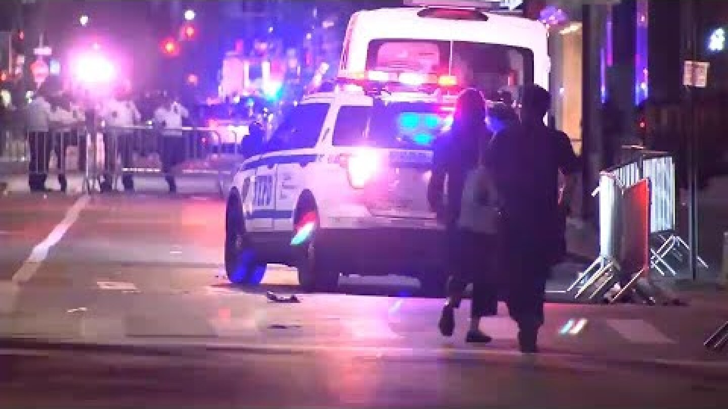 6 injured after bear repellent spray attack in Washington Square Park