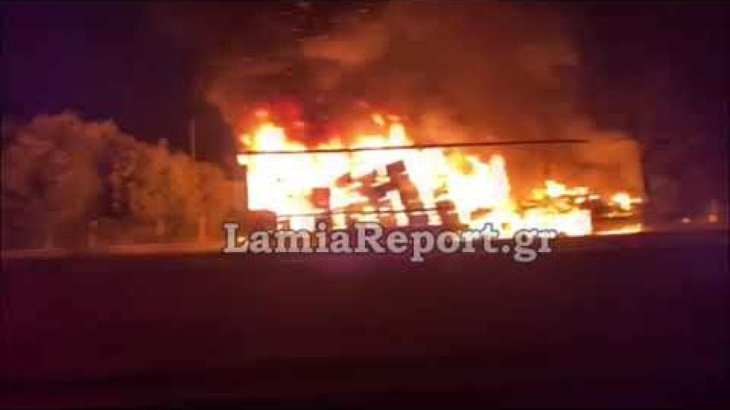 LamiaReport.gr: Καίγεται νταλίκα στην εθνική οδό
