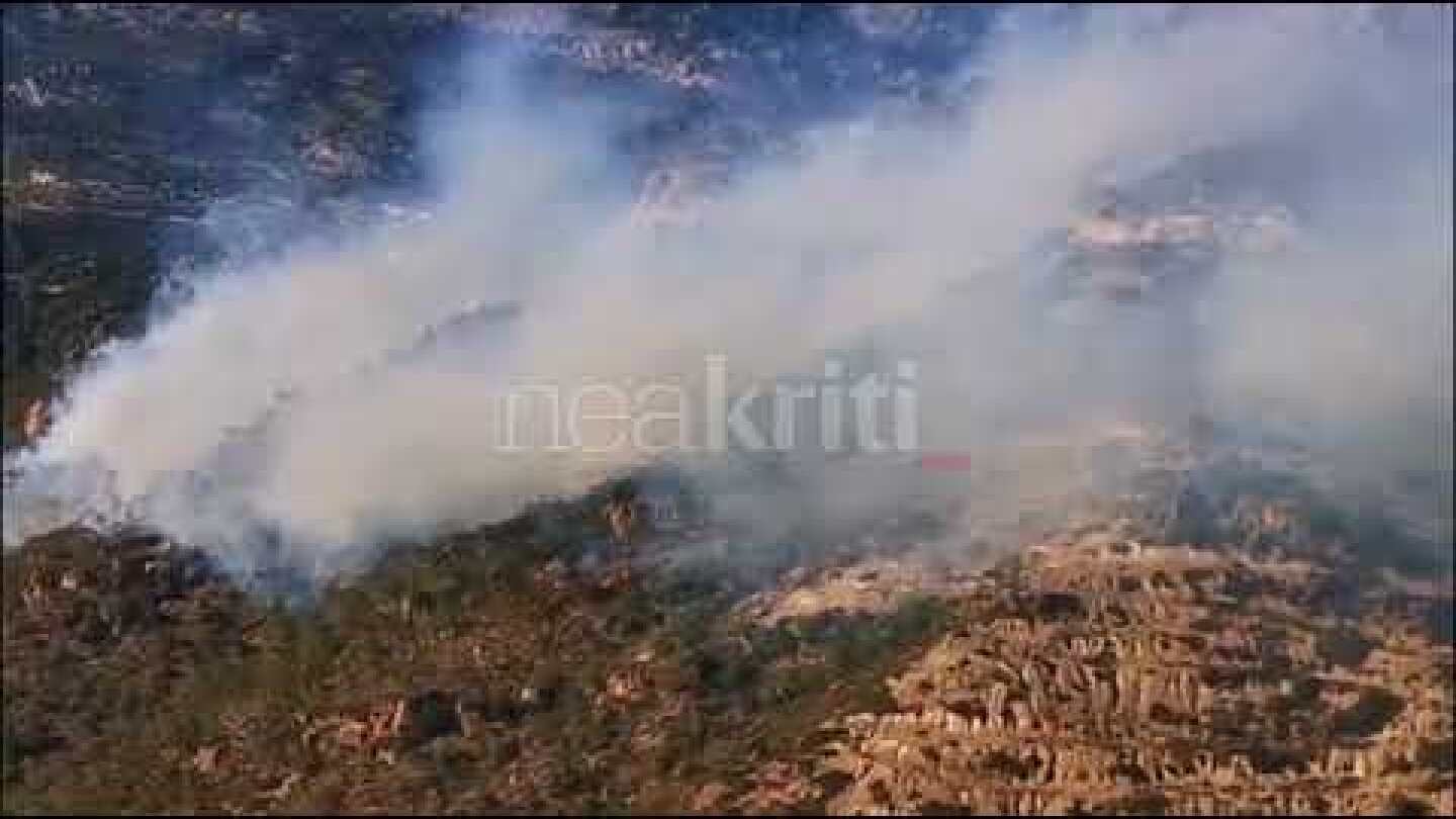 Μεγάλη φωτιά στην Ιεράπετρα: Ισχυρή δύναμη επιχειρεί να μην πλησιάσουν οι φλόγες ξενοδοχεία