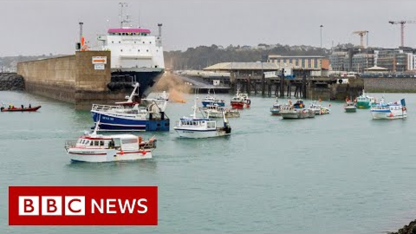 Royal Navy ships patrolling Jersey amid fishing row with France - BBC News
