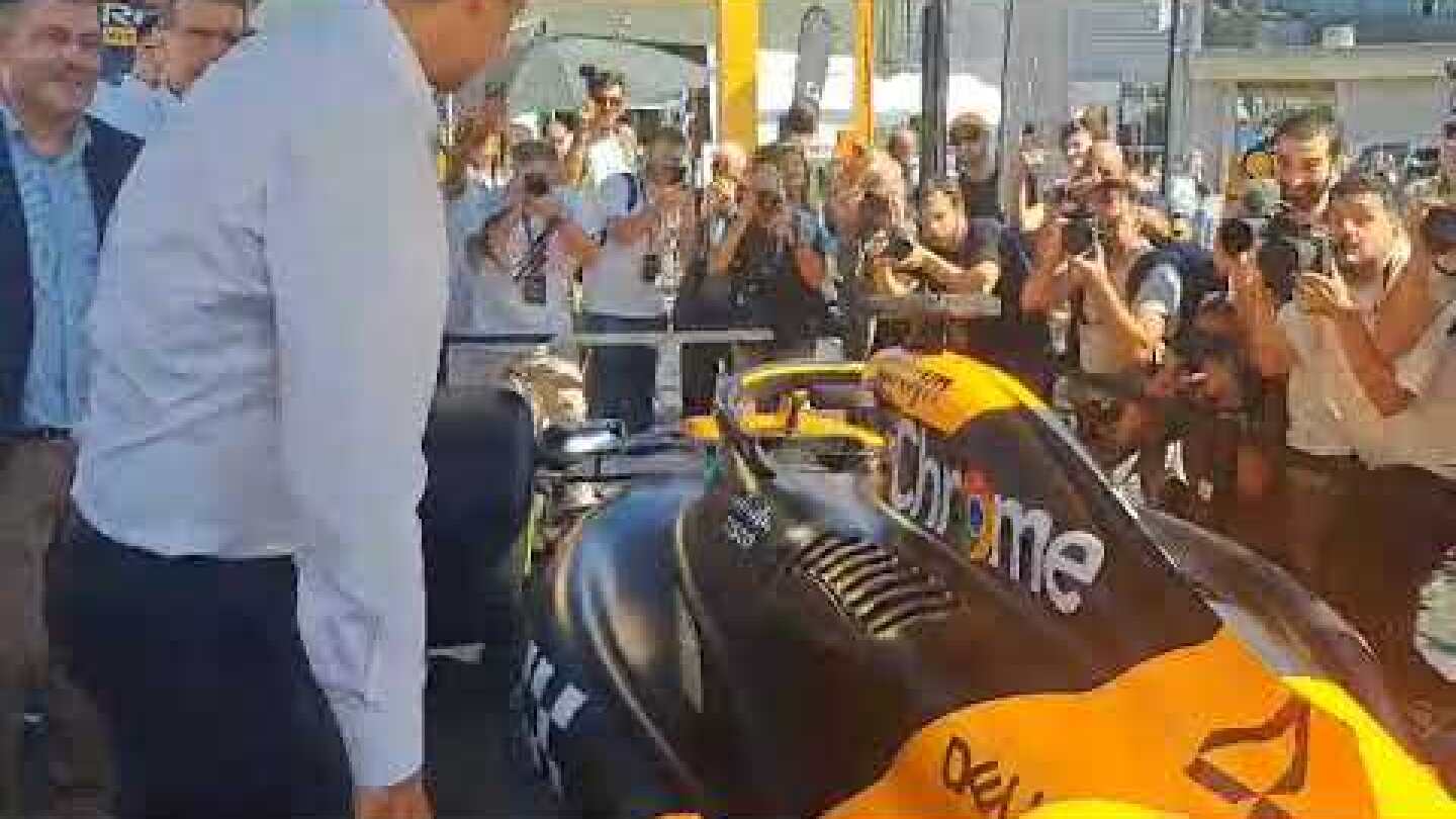 Ξεκίνησε τη βόλτα του στα περίπτερα της ΔΕΘ ο Κυριάκος Μητσοτάκης