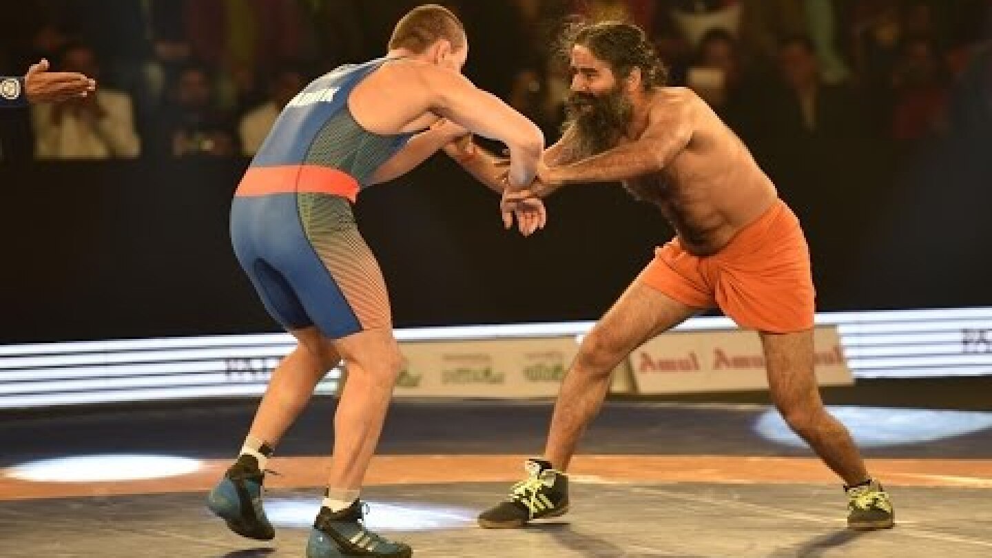 Baba Ramdev shows his power of yoga in the Pro Wrestling League
