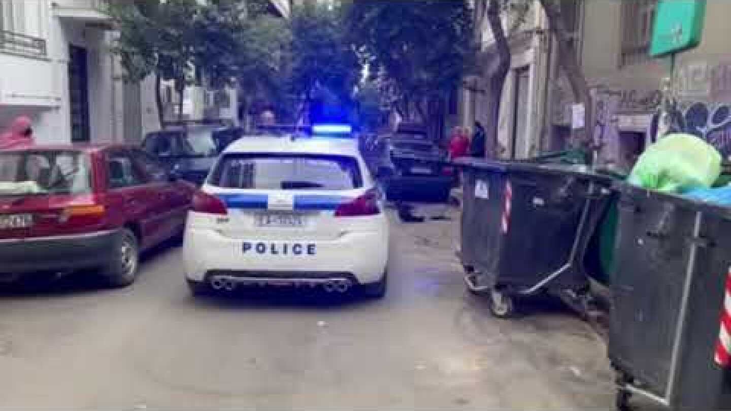 Ζημιές σε δεκάδες αυτοκίνητα από τζιπ που μπήκε με 100 χιλιόμετρα στη Κεφαλληνίας (2)