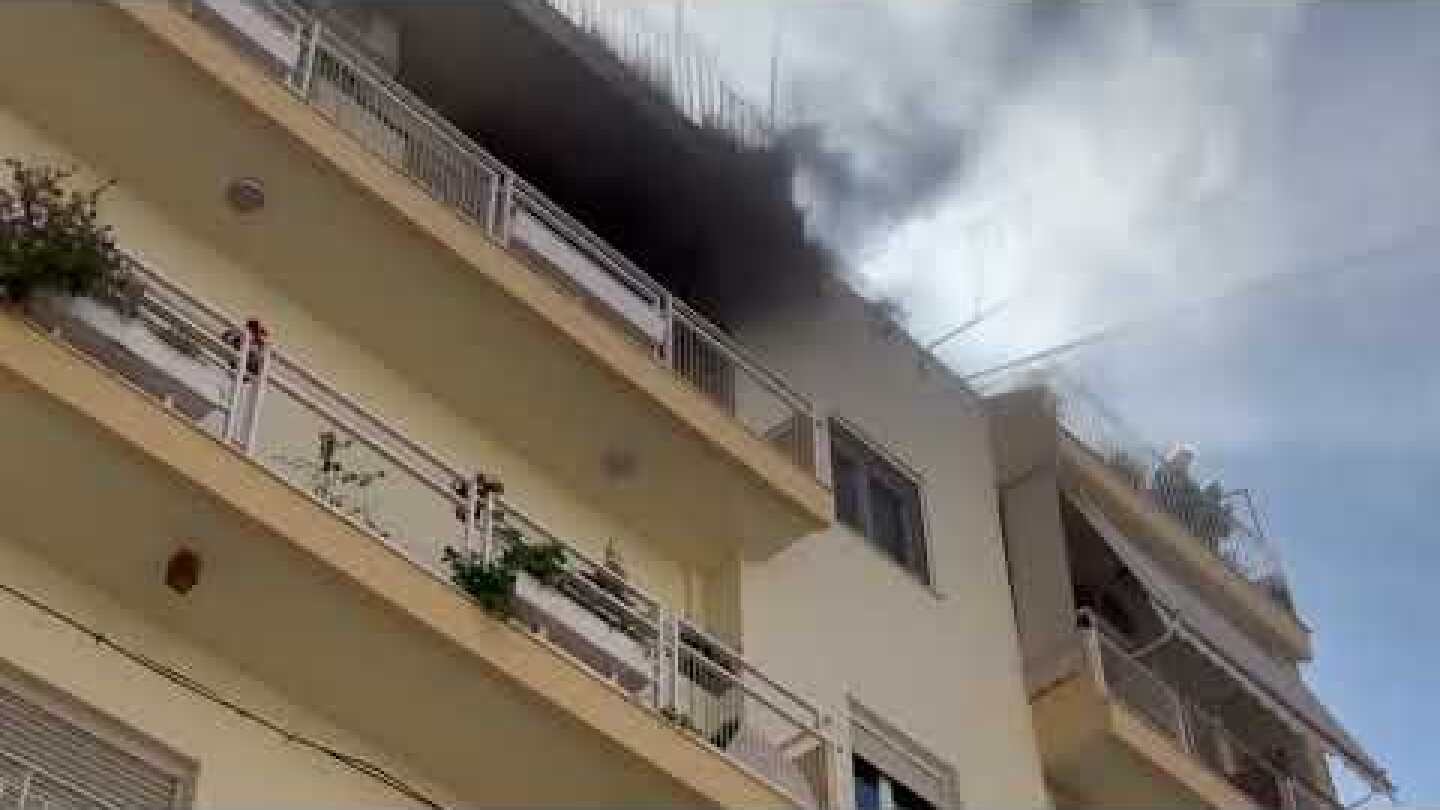 Πάτρα: Πανικός στα Ψηλά Αλώνια- Στις φλόγες διαμέρισμα του 5ου ορόφου 2