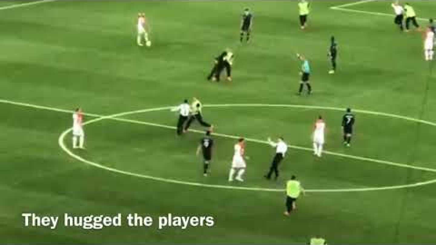 Pu**y Riot - прорыв в финале  ЧМ! Crazy Pu**y Riot invaded the pitch