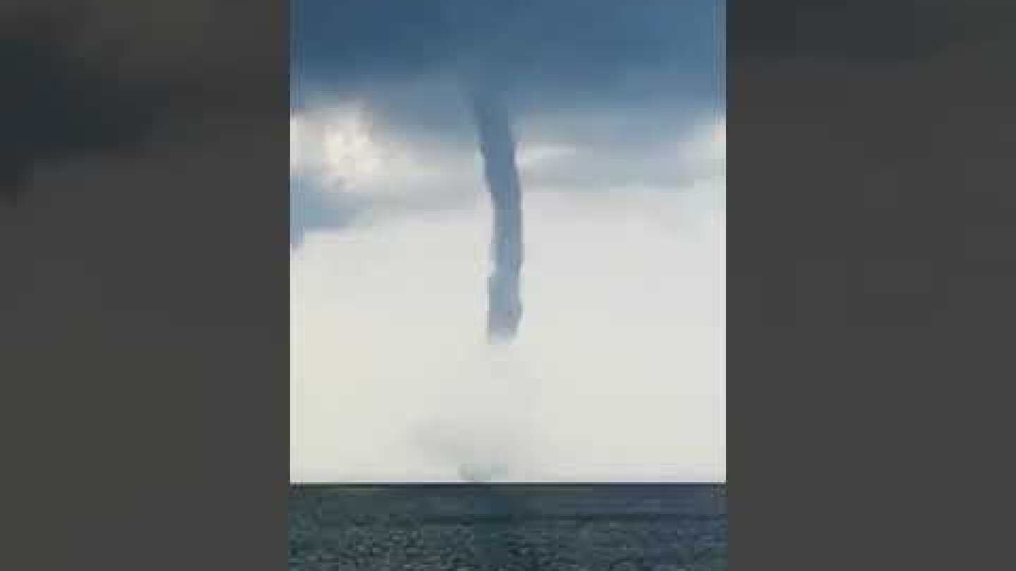 HALKIDIKINEWS - Υδροστρόβιλος στον Τορωναίο Κόλπο 08-09-18