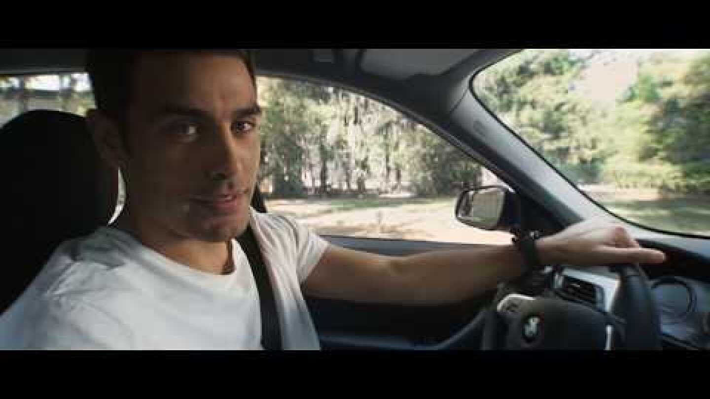 Ο Κώστας Μαρτάκης ζει την κάθε στιγμή με τη νέα BMW X1.