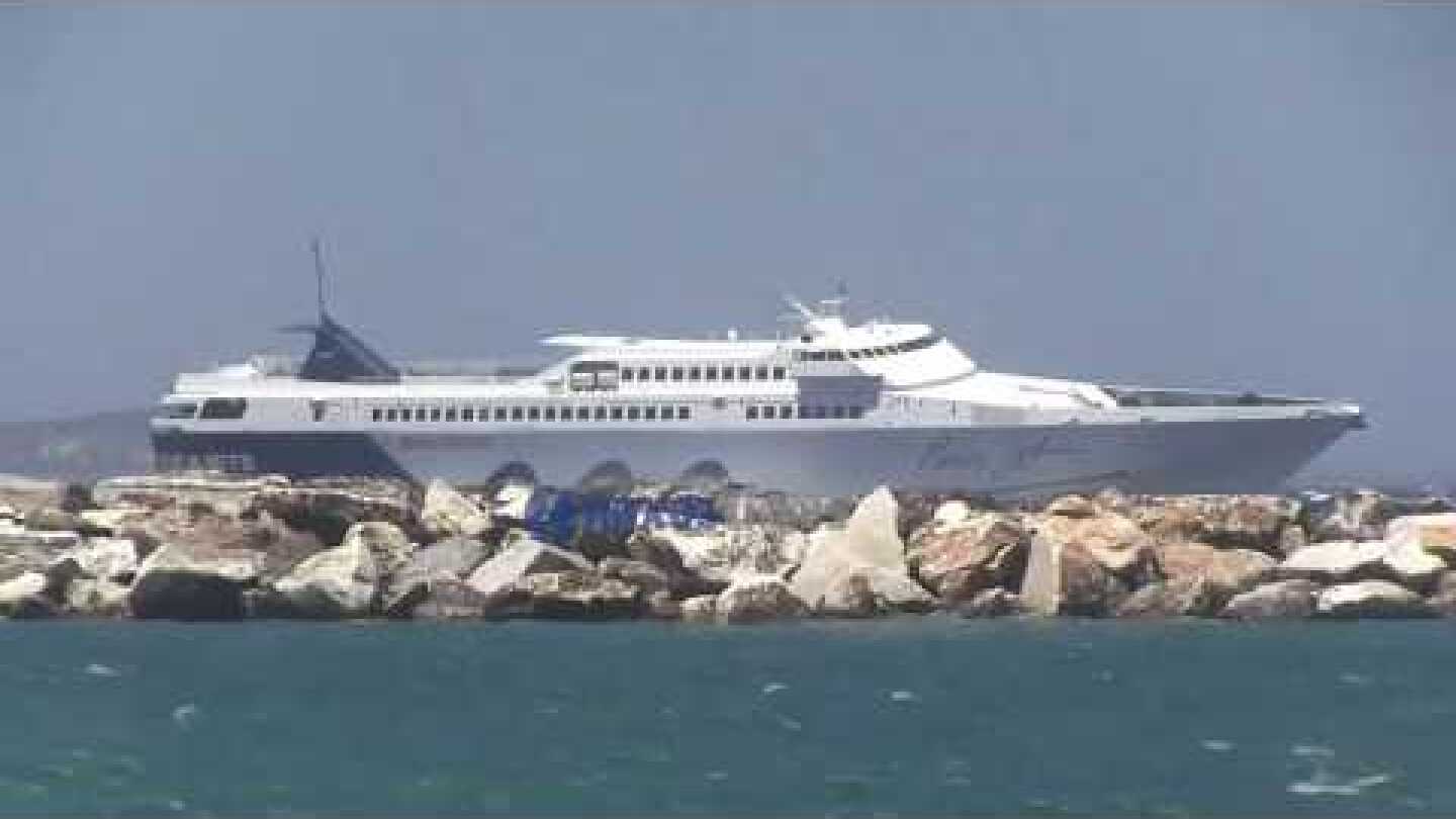 Το Paros Jet δαμάζει τα κύματα στη Νάξο