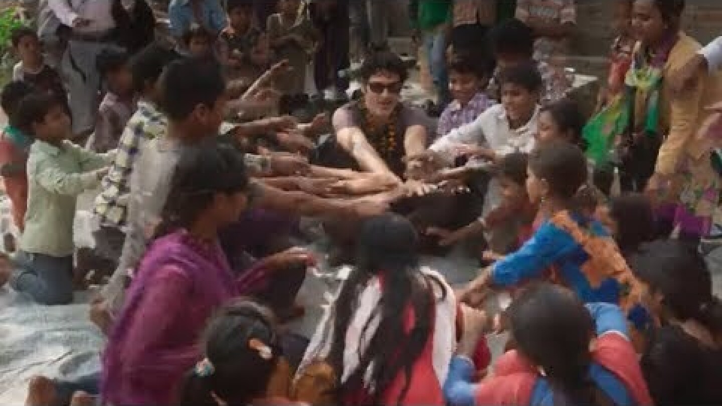 'Ενας Κόσμος Documentary | Χριστόφορος Παπακαλιάτης - Action Aid