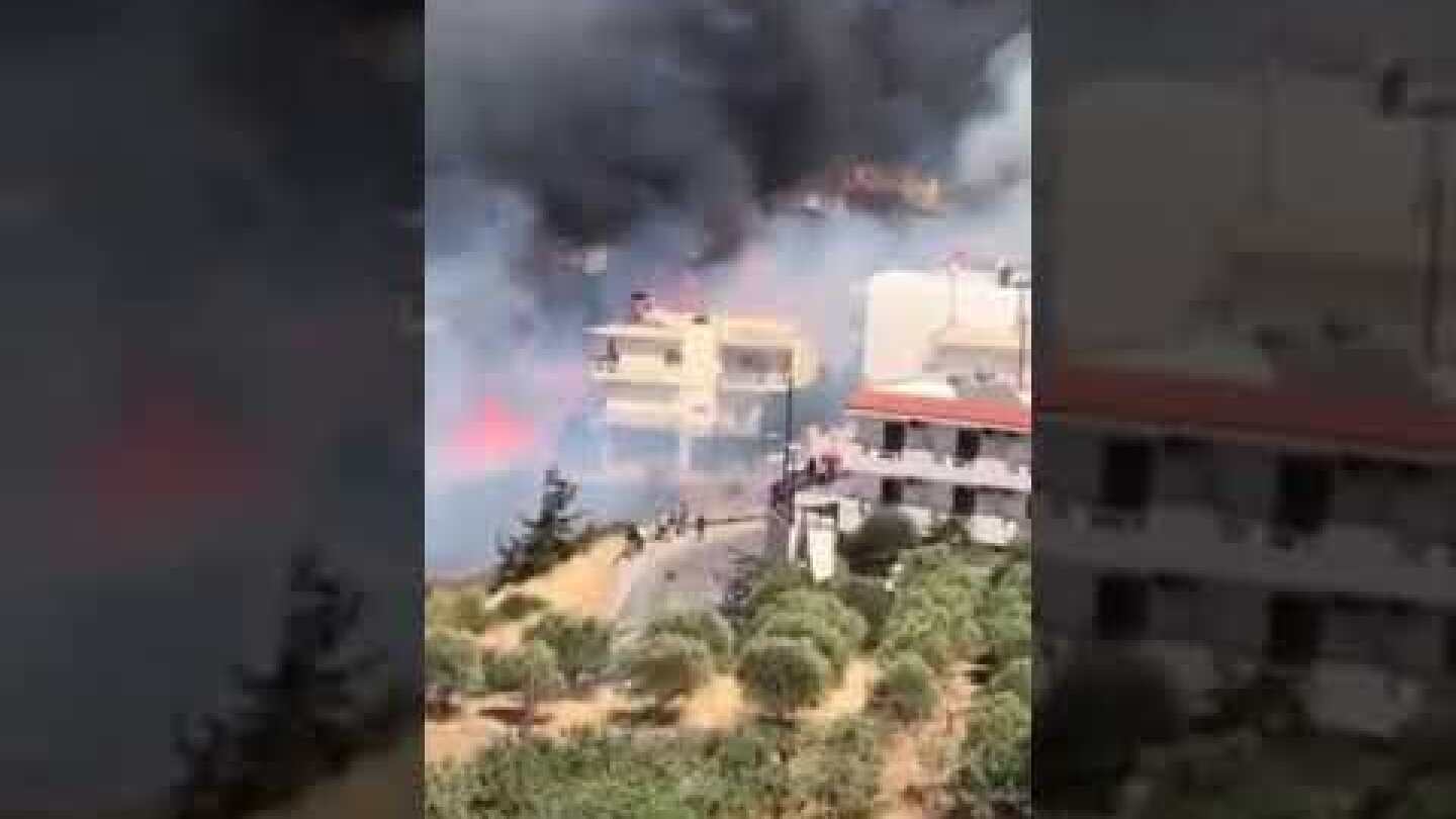 "Κύκλωσε" σπίτι η φωτιά στην Αγία Πελαγία