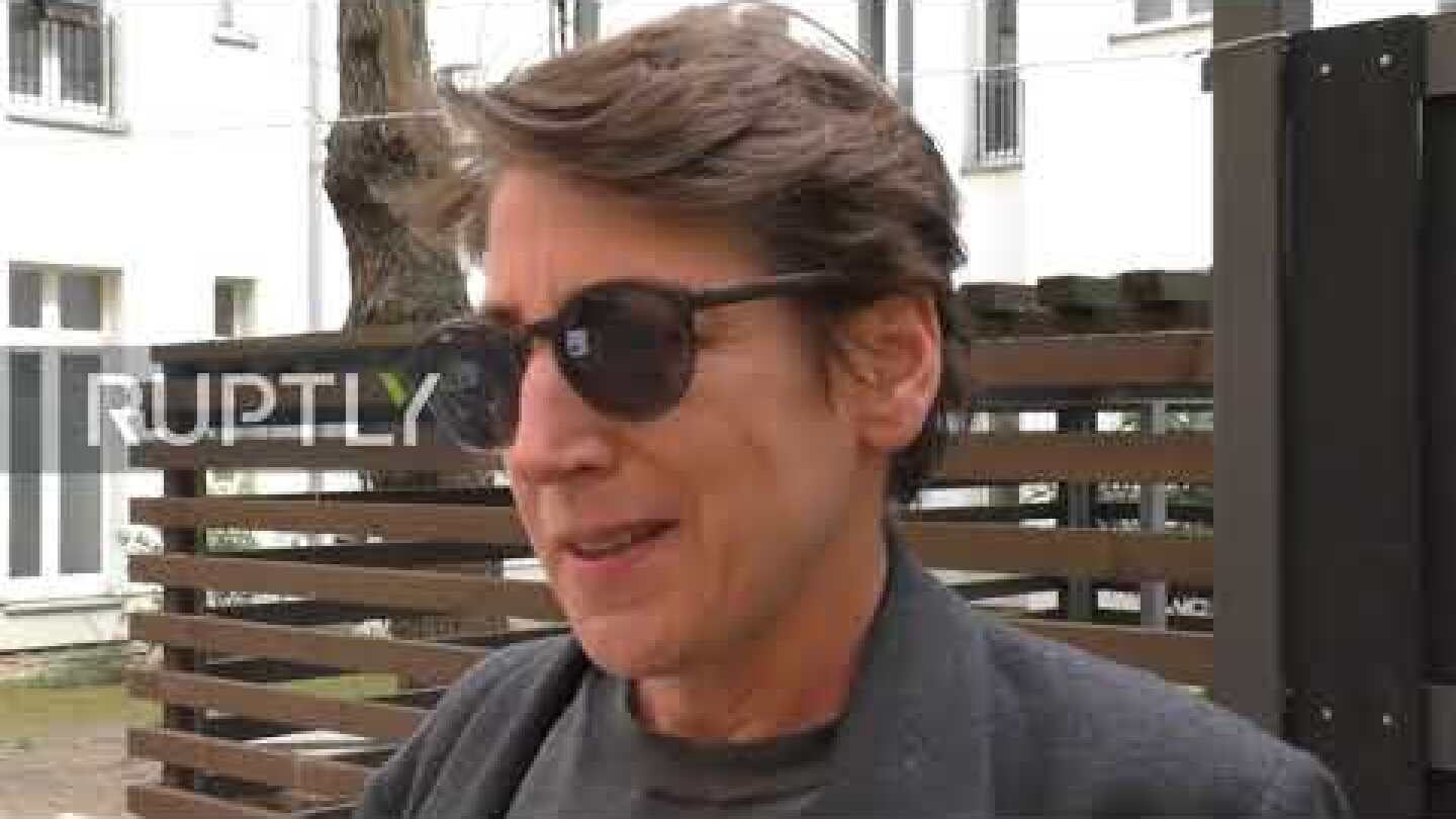 Germany: Berlin artists hold balcony exhibition amid COVID-19 lockdown