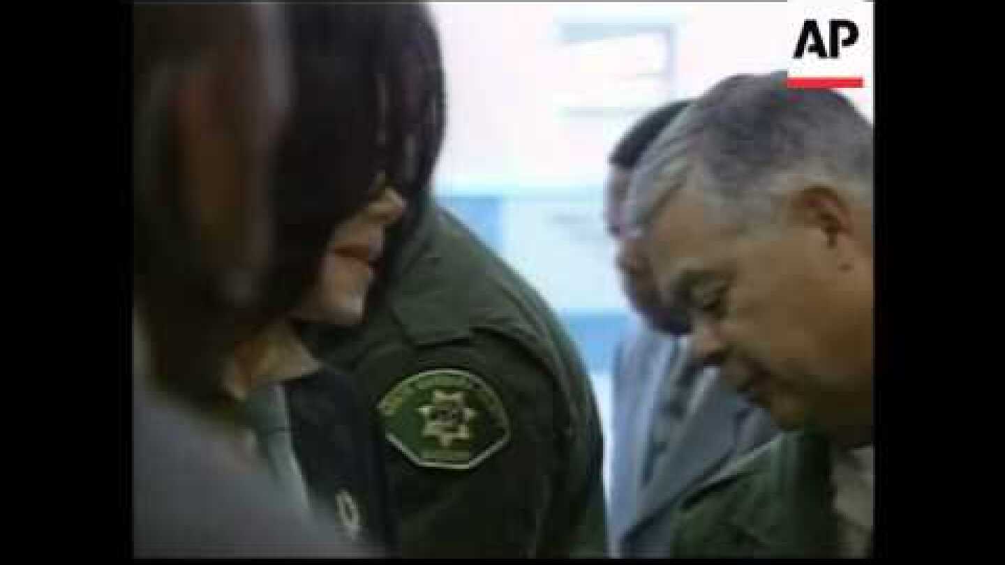 Michael Jackson arrives for trial