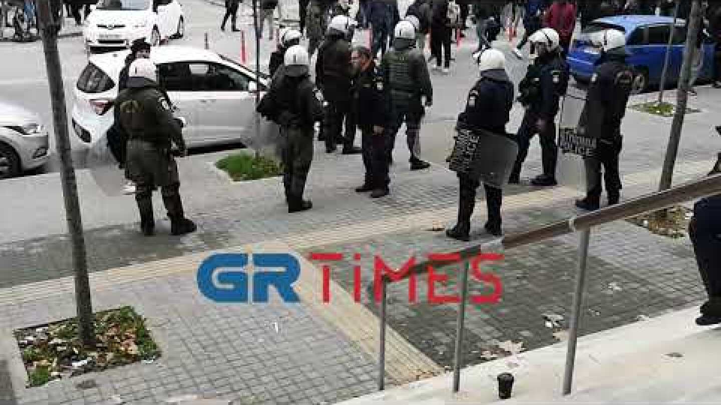 Δίκη Άλκη: Ένταση μεταξύ οπαδών έξω από τα δικαστήρια Θεσσαλονίκης
