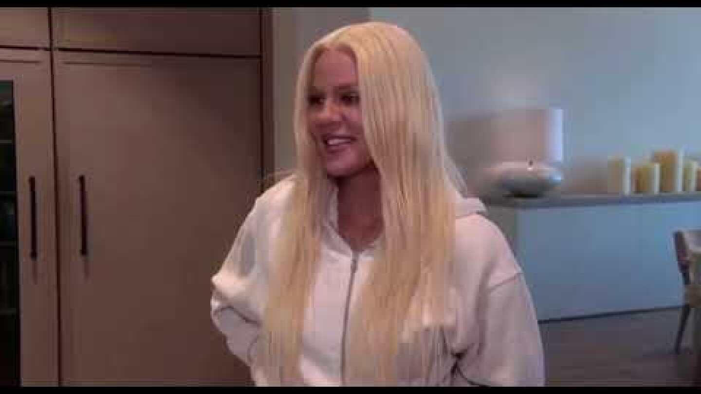 Kris Jenner Becomes A Hologram | Kardashianshulu