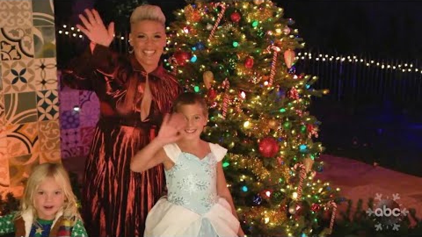 [HD] P!nk with Willow - The Christmas Song (The Disney Holiday Singalong 30-11-2020)
