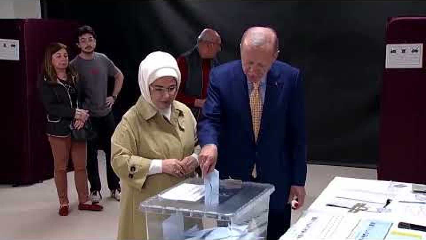 Turkish voters punish Erdogan in local elections | REUTERS