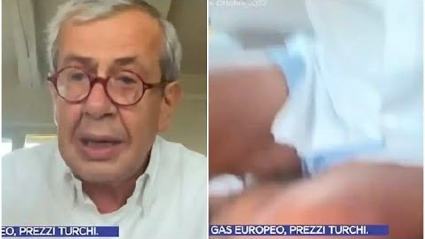 Inconveniente in diretta, cade la telecamera e l'ospite rimane in mutande