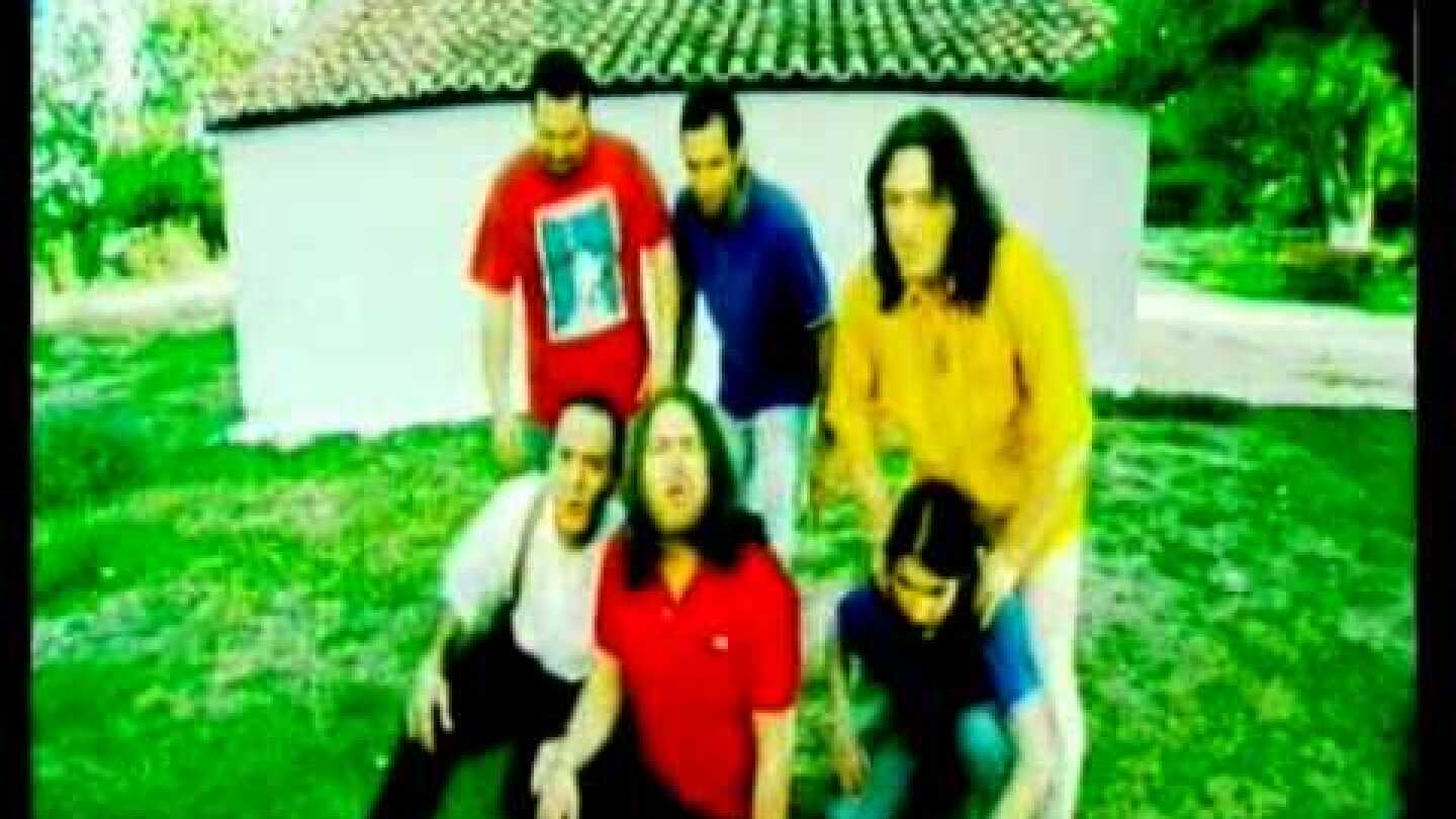 Κινούμενα Σχέδια - Στης Εκκλησίας την Πόρτα [Official Video Clip]