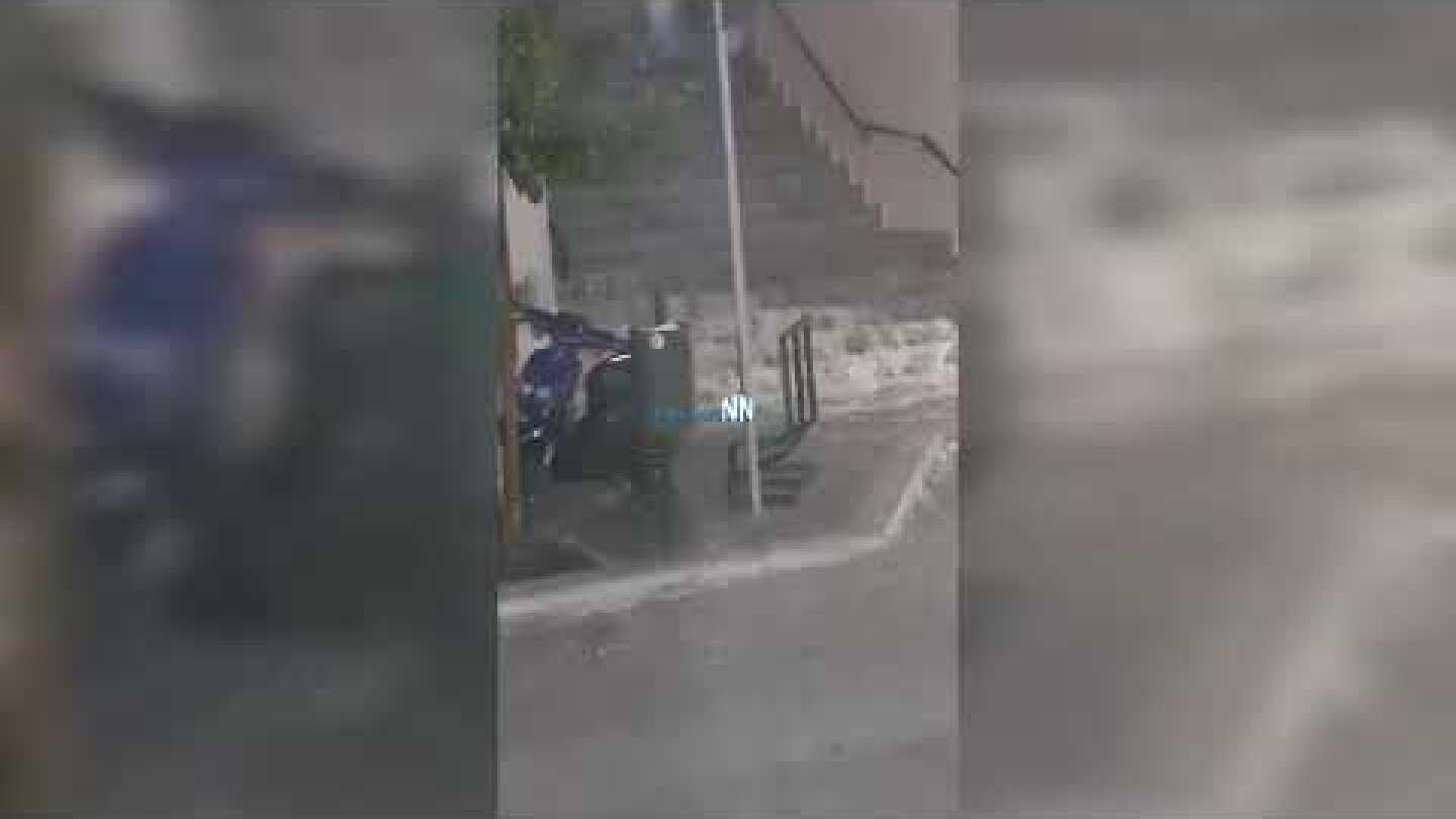 Ένας "καταράκτης" στο κέντρο της Ναυπάκτου.