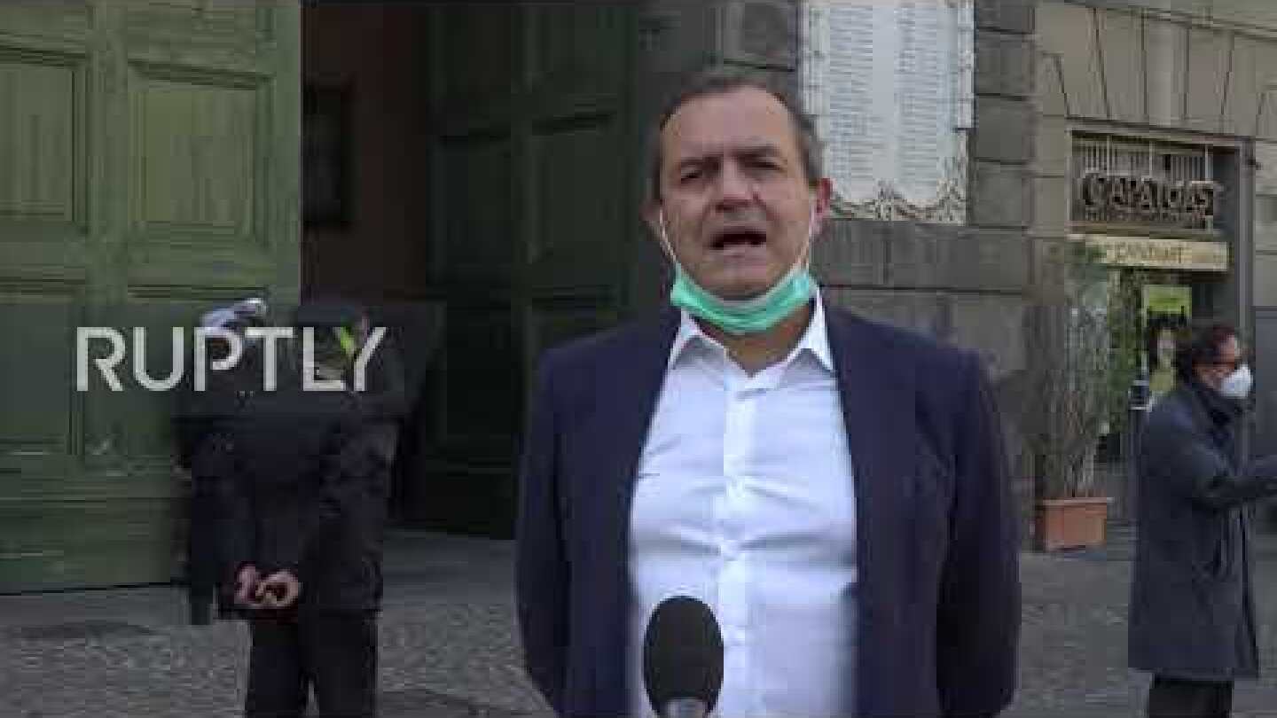 Italy: Naples mayor sings "Bella Ciao" from balcony to mark Liberation Day