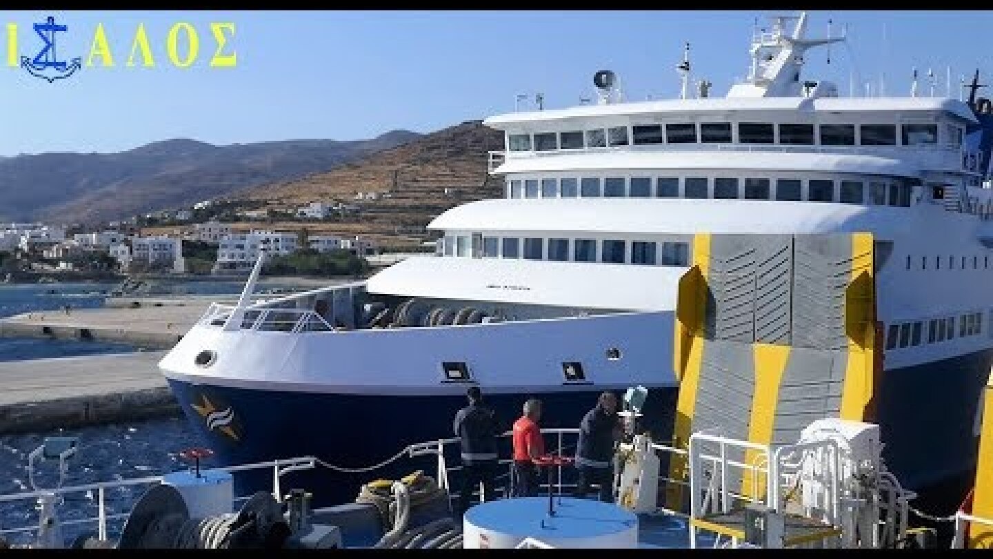 Ekaterini P. - Εκπληκτική μανούβρα με ριπές 8+ Mποφόρ στην Τήνο! (At the windy port of Tinos)