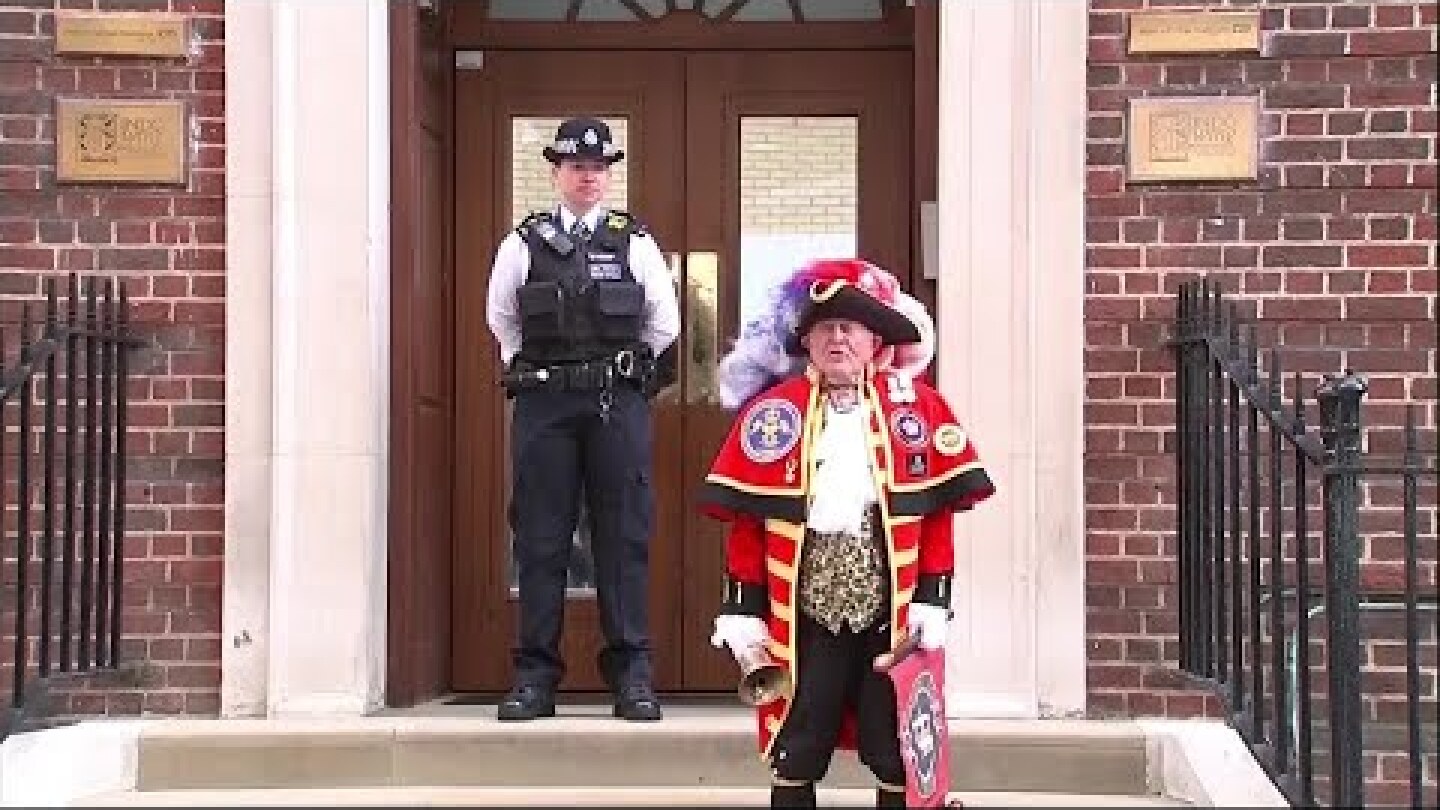 Duchess of Cambridge gives birth to baby boy