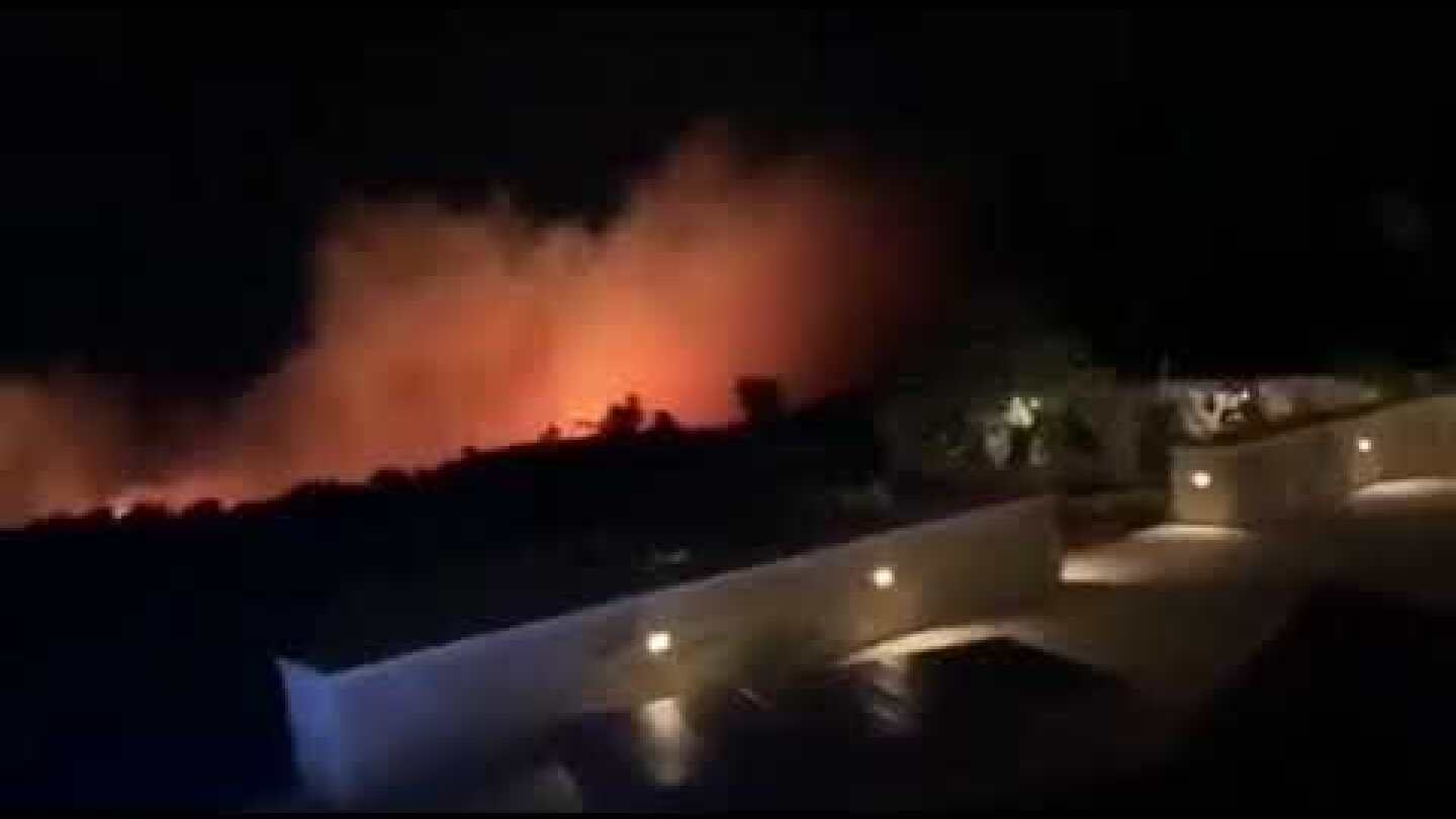 Μεγάλη φωτιά σε Έξω Χώρα – ΜαριέςΜεγάλη φωτιά σε Έξω Χώρα – Μαριές