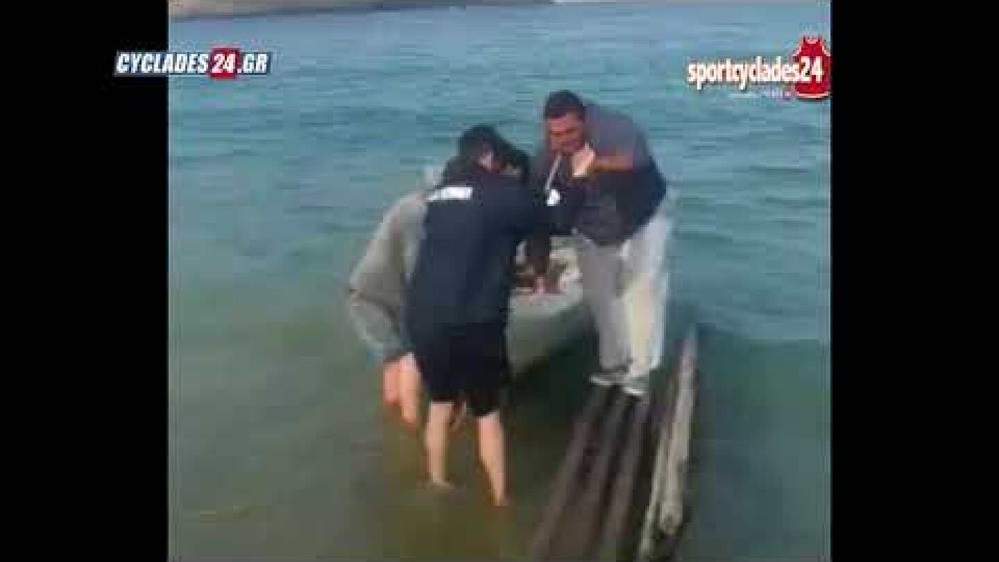Κυκλάδες: Οι ποδοσφαιριστές πήραν βάρκα για να πάνε στον αγώνα!